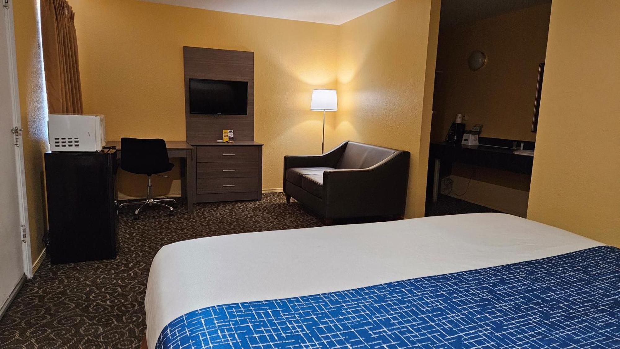 Travelodge By Wyndham Wenatchee Exterior photo